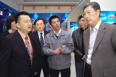 2010年，全國政協(xié)副主席、全國工商聯(lián)主席黃孟復視察天通裝備產(chǎn)業(yè)基地